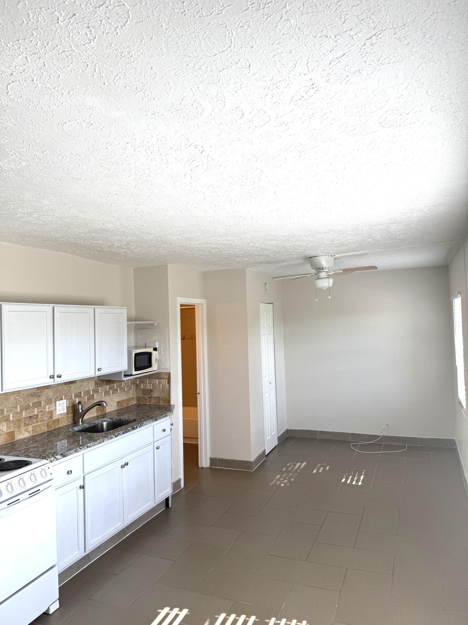 LAKE WORTH TOWN OF - Residential Lease