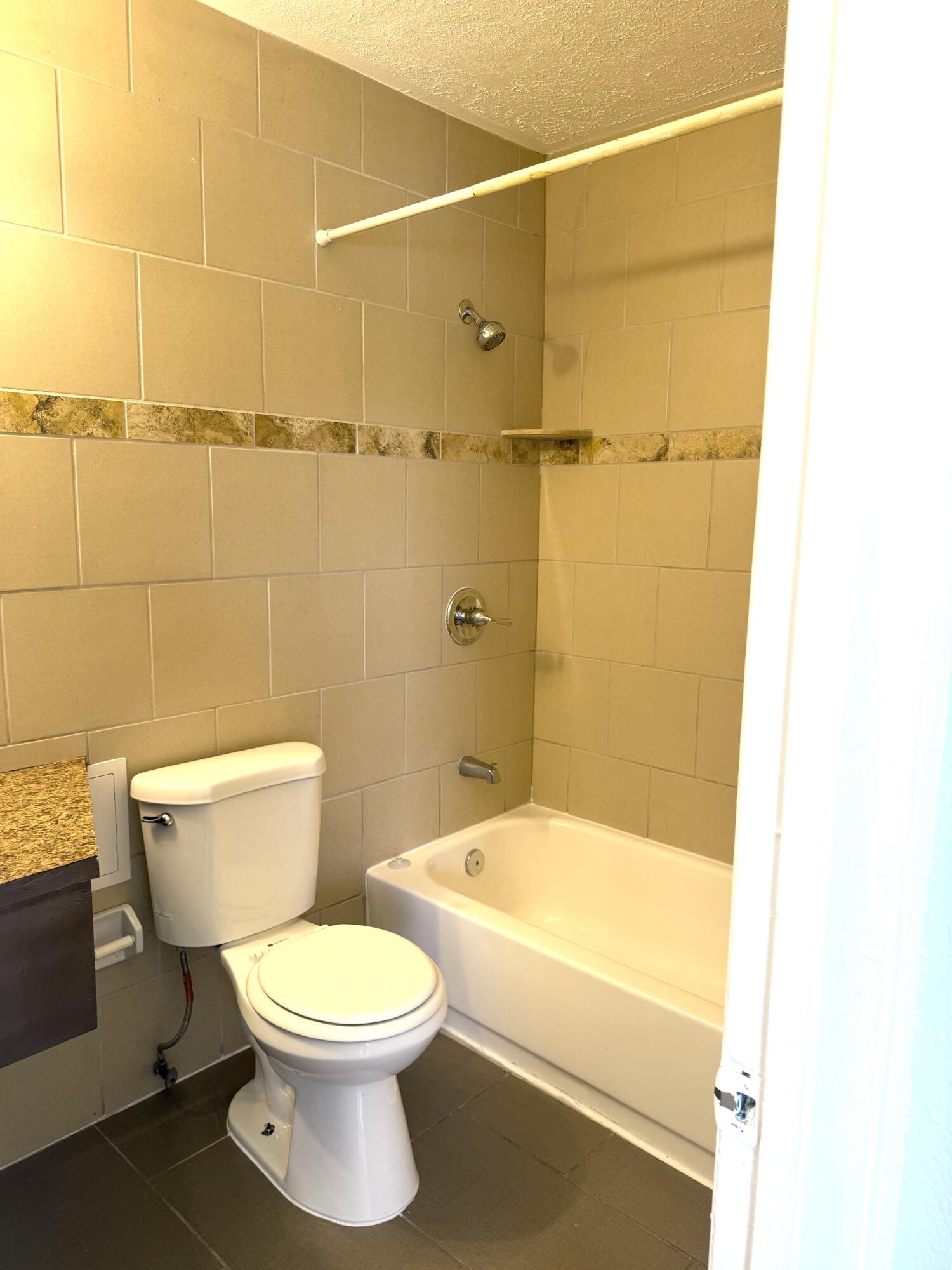 LAKE WORTH TOWN OF - Residential Lease