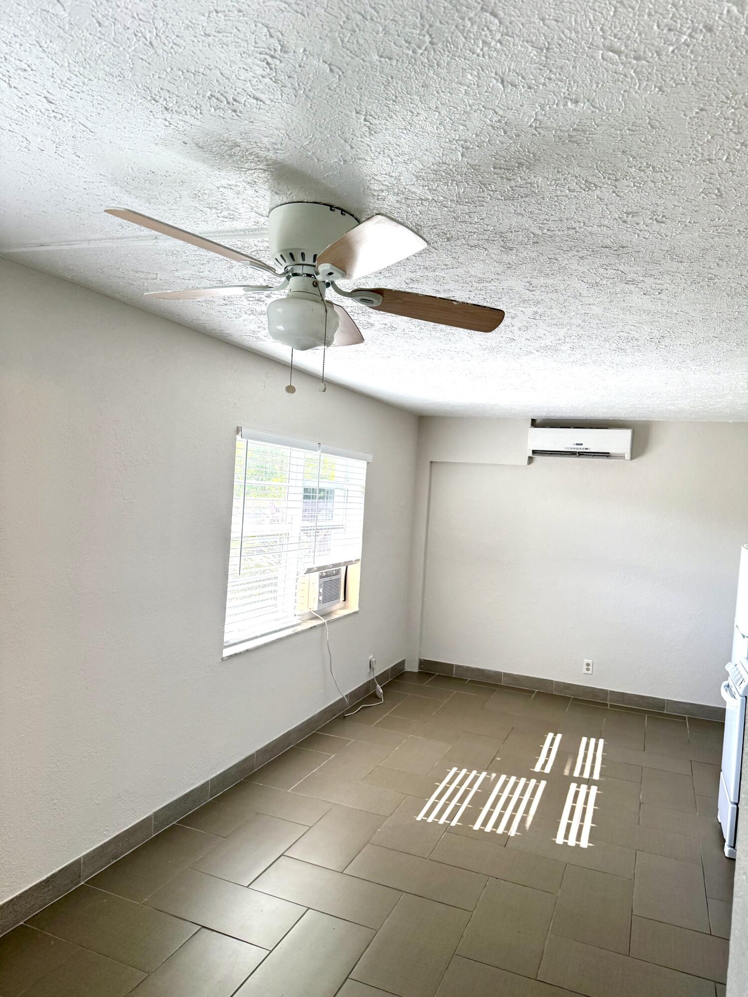 LAKE WORTH TOWN OF - Residential Lease