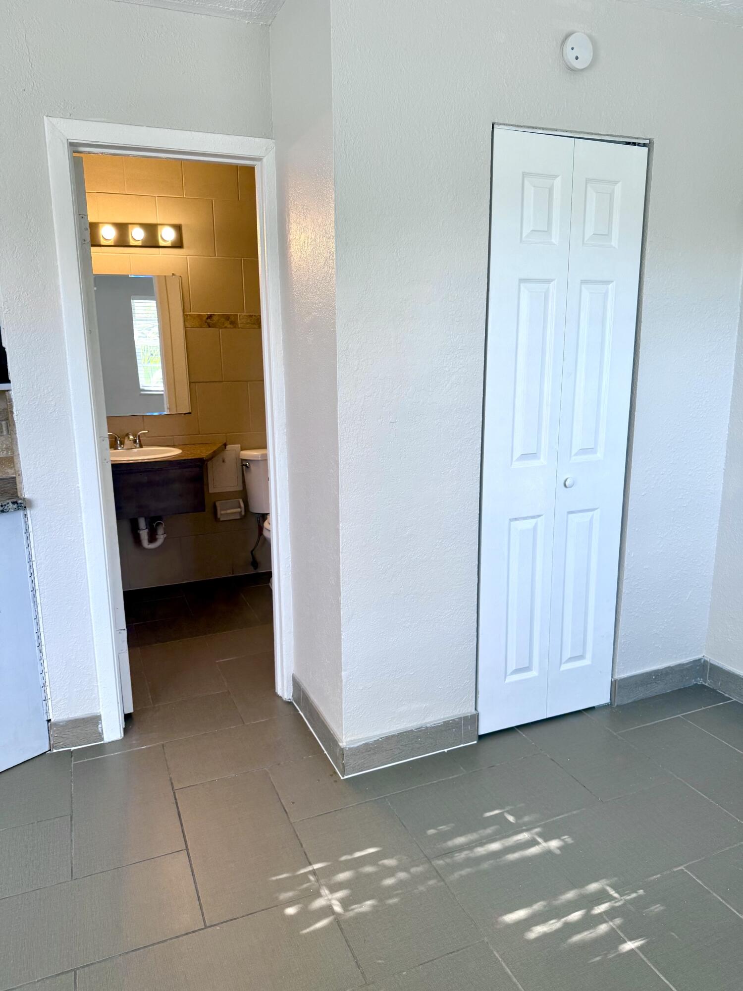LAKE WORTH TOWN OF - Residential Lease