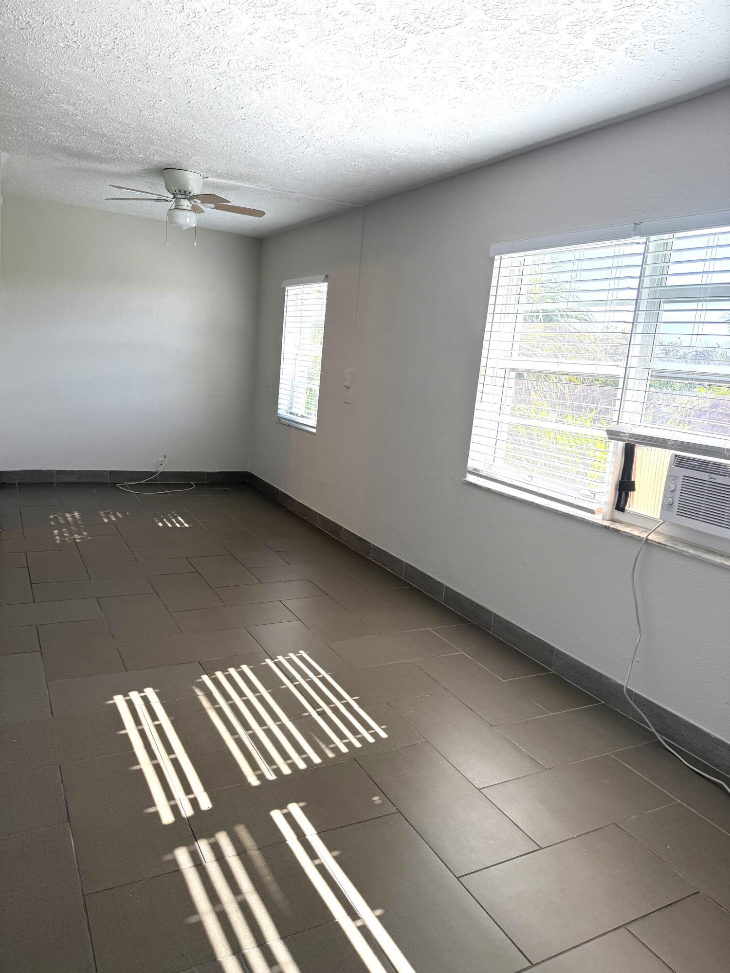 LAKE WORTH TOWN OF - Residential Lease