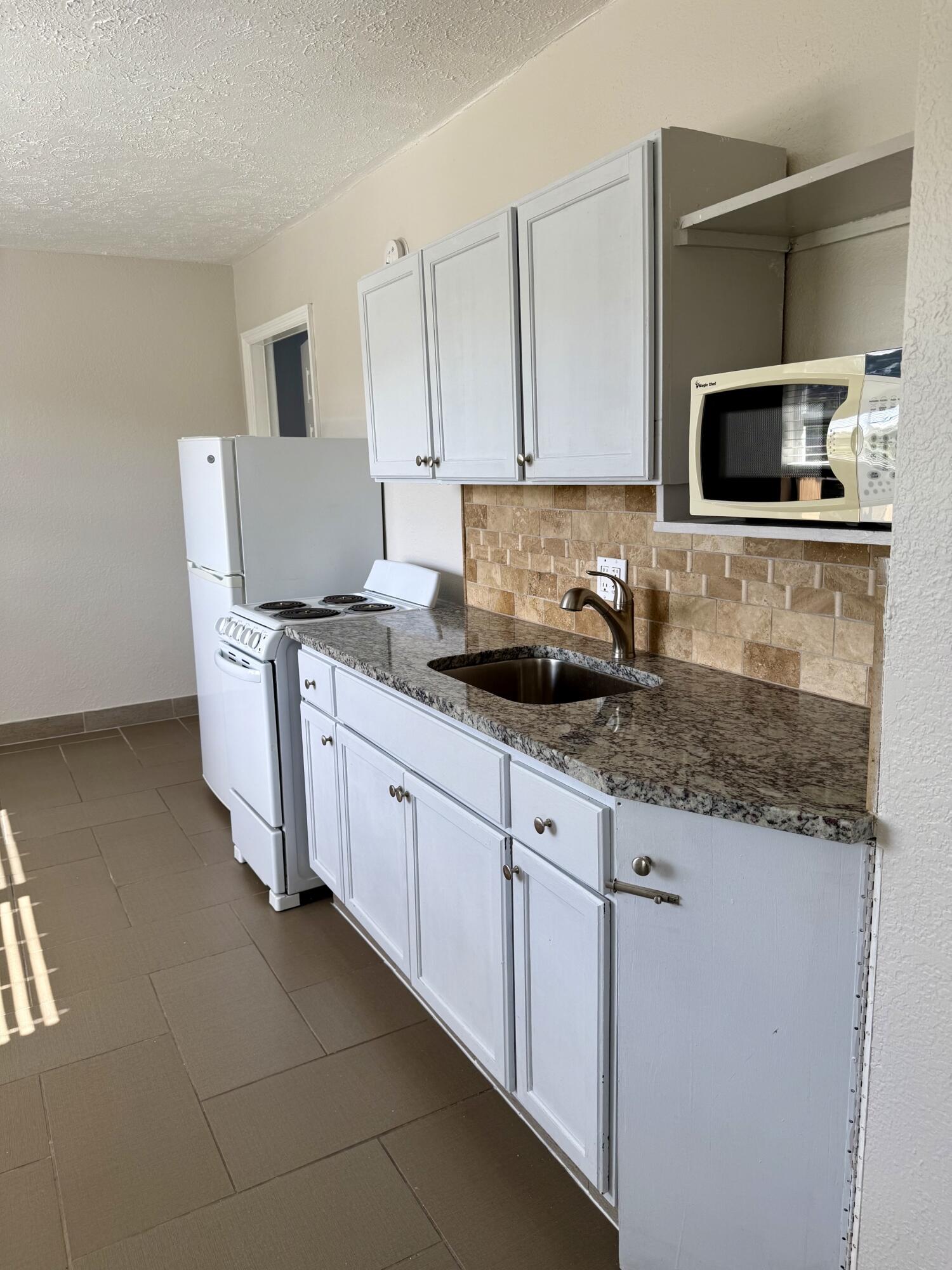 LAKE WORTH TOWN OF - Residential Lease