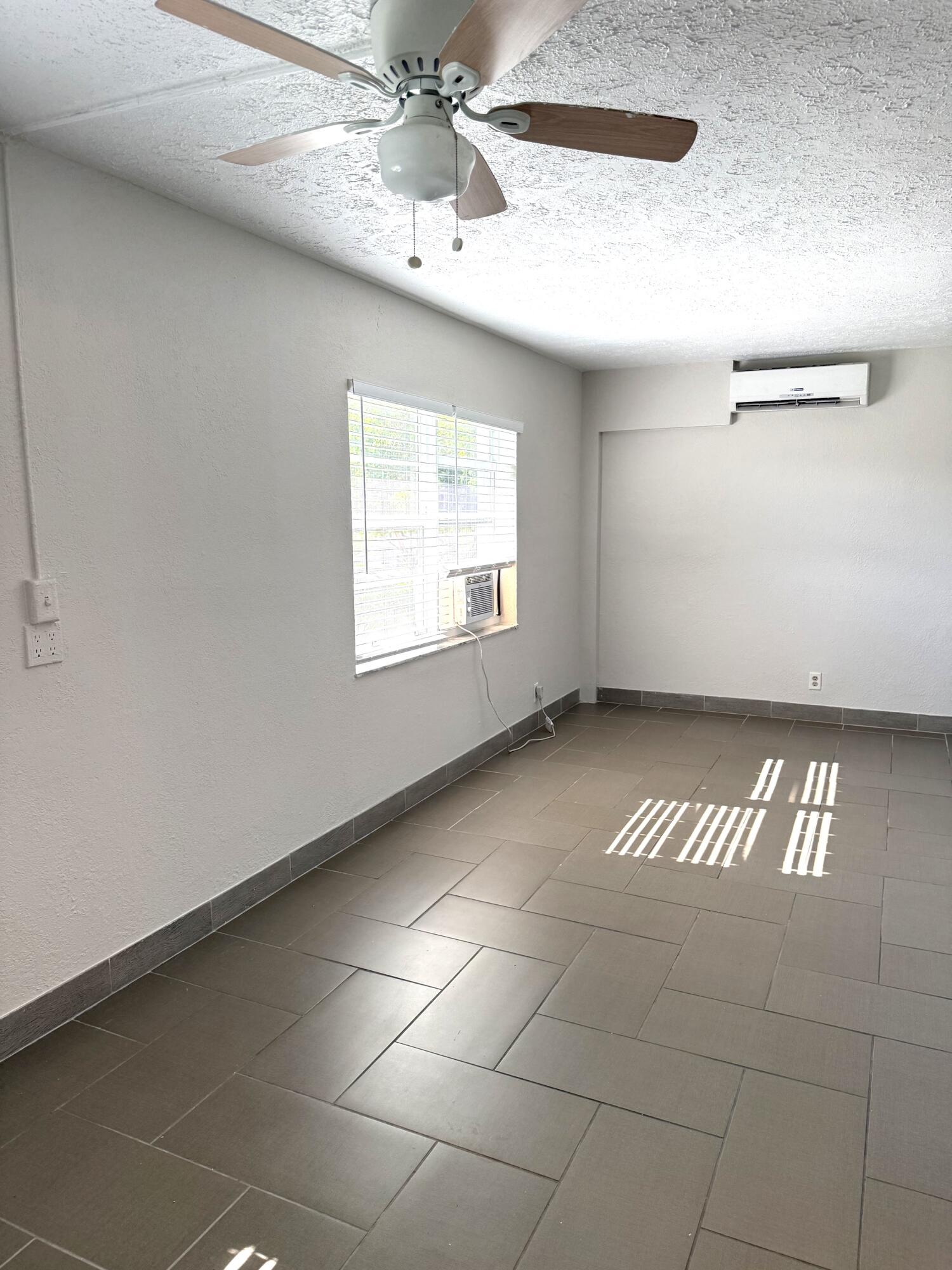 LAKE WORTH TOWN OF - Residential Lease