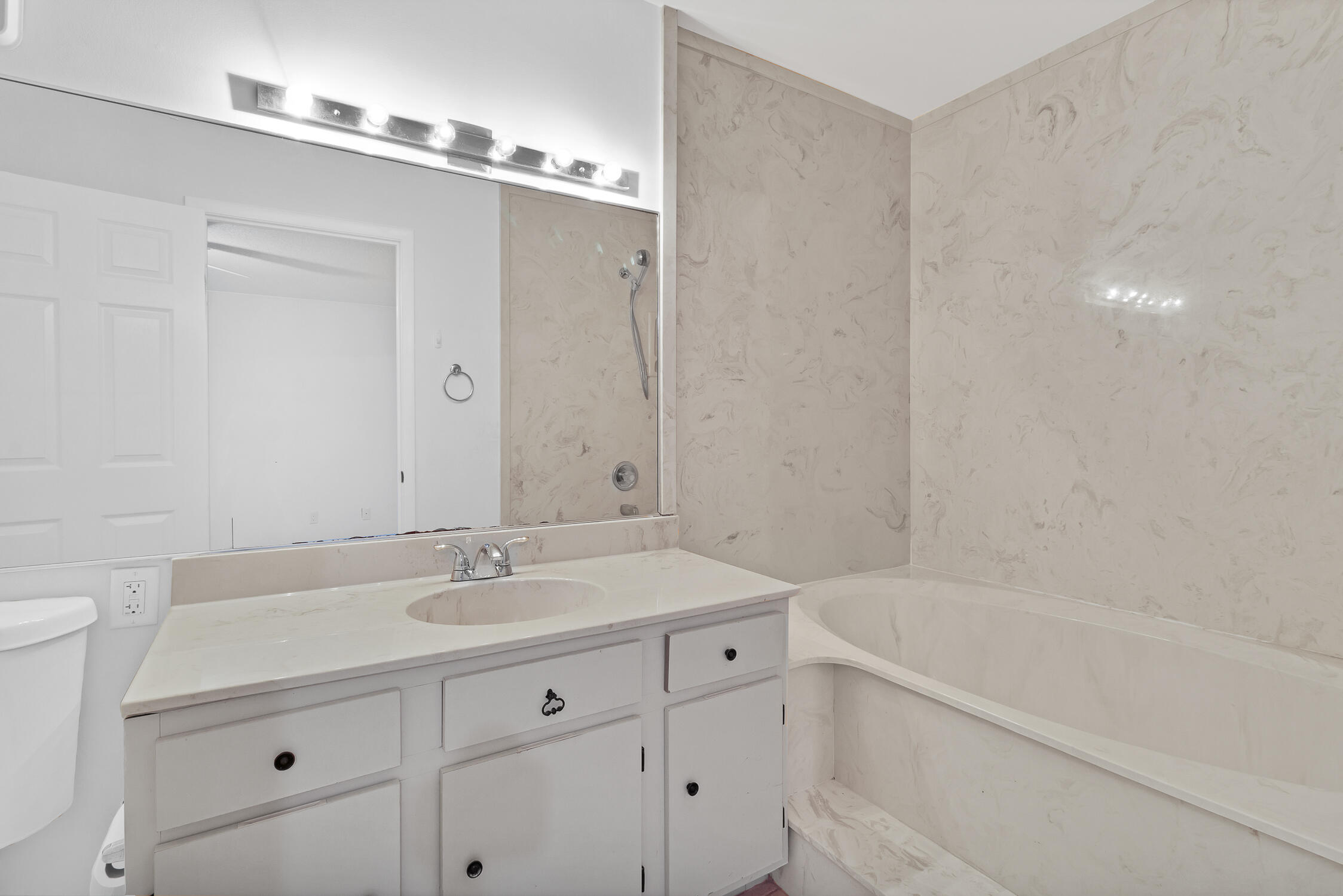 SEBASTIAN LAKES CONDO PHASE I - Residential