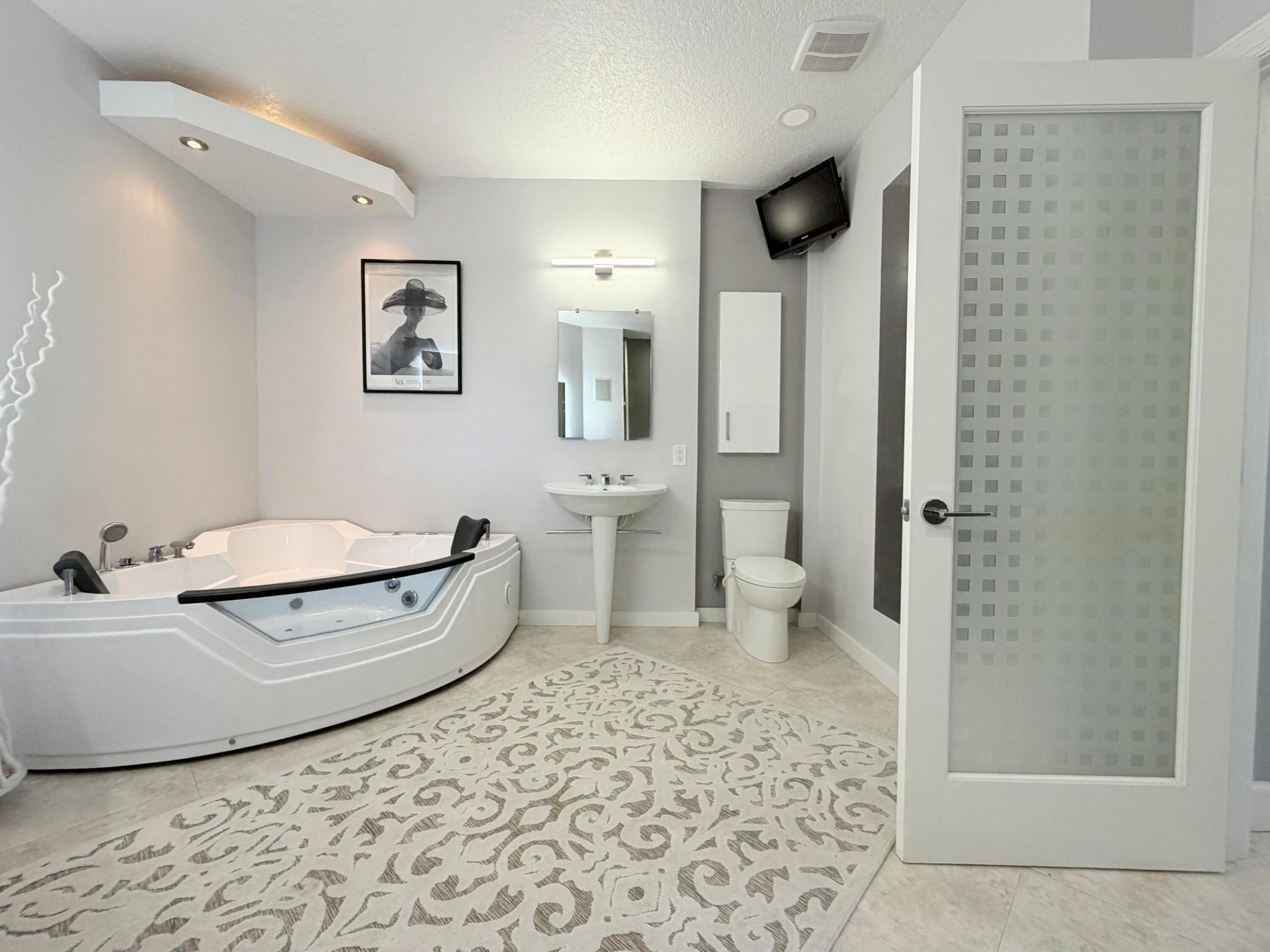 HIBISCUS BY THE SEA CONDOMINIUM - Residential