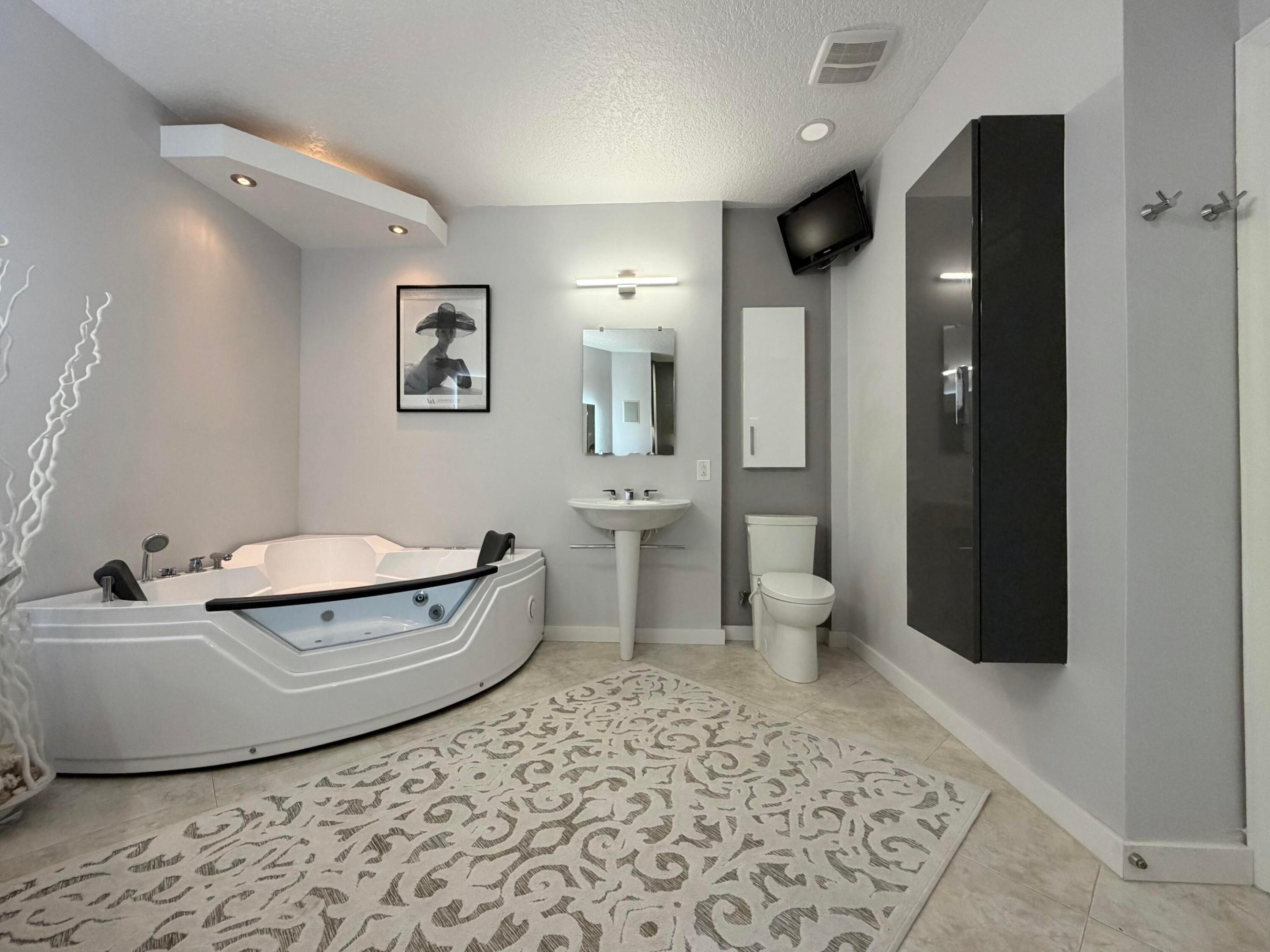 HIBISCUS BY THE SEA CONDOMINIUM - Residential