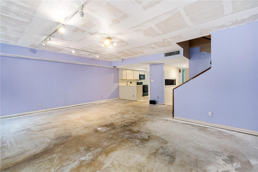 MEADOW KNOLL - Residential