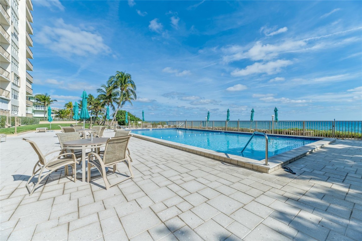 LANDMARK AT HILLSBORO CON - Residential