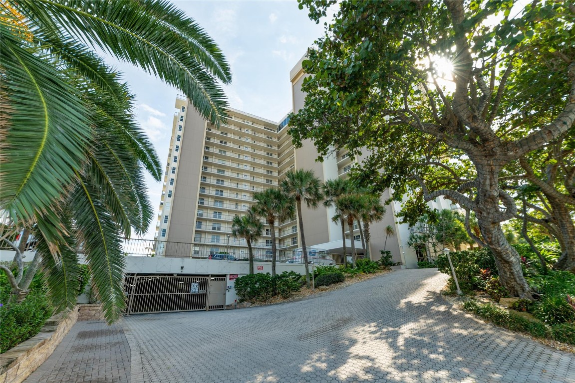 LANDMARK AT HILLSBORO CON - Residential