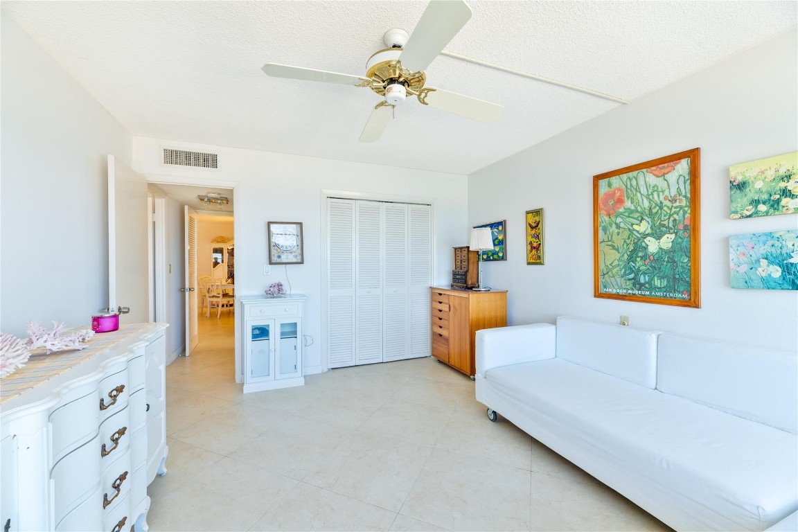 LANDMARK AT HILLSBORO CON - Residential