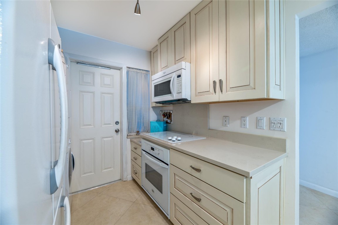 LANDMARK AT HILLSBORO CON - Residential