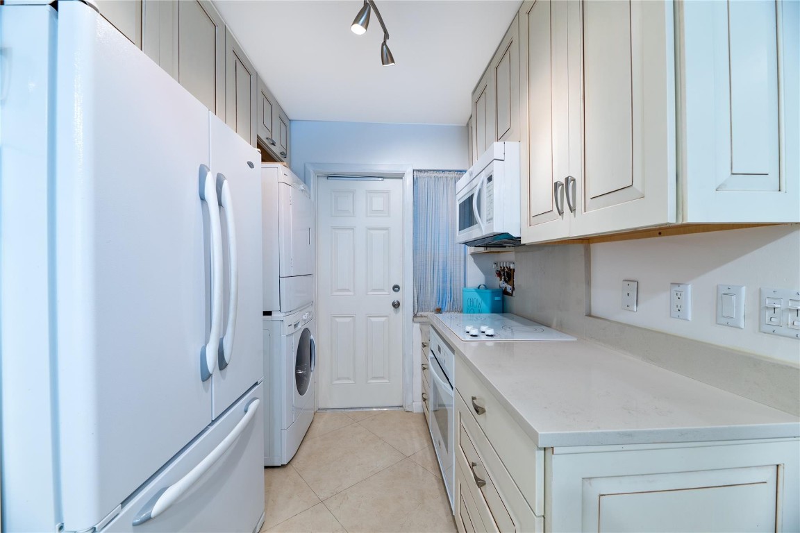 LANDMARK AT HILLSBORO CON - Residential