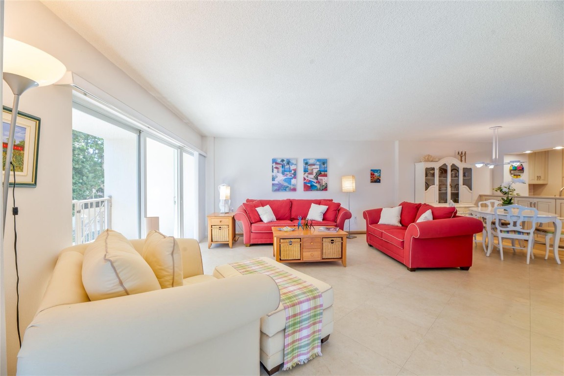 LANDMARK AT HILLSBORO CON - Residential