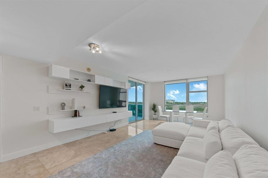 TAO SAWGRASS CONDOMINIUM - Residential Lease