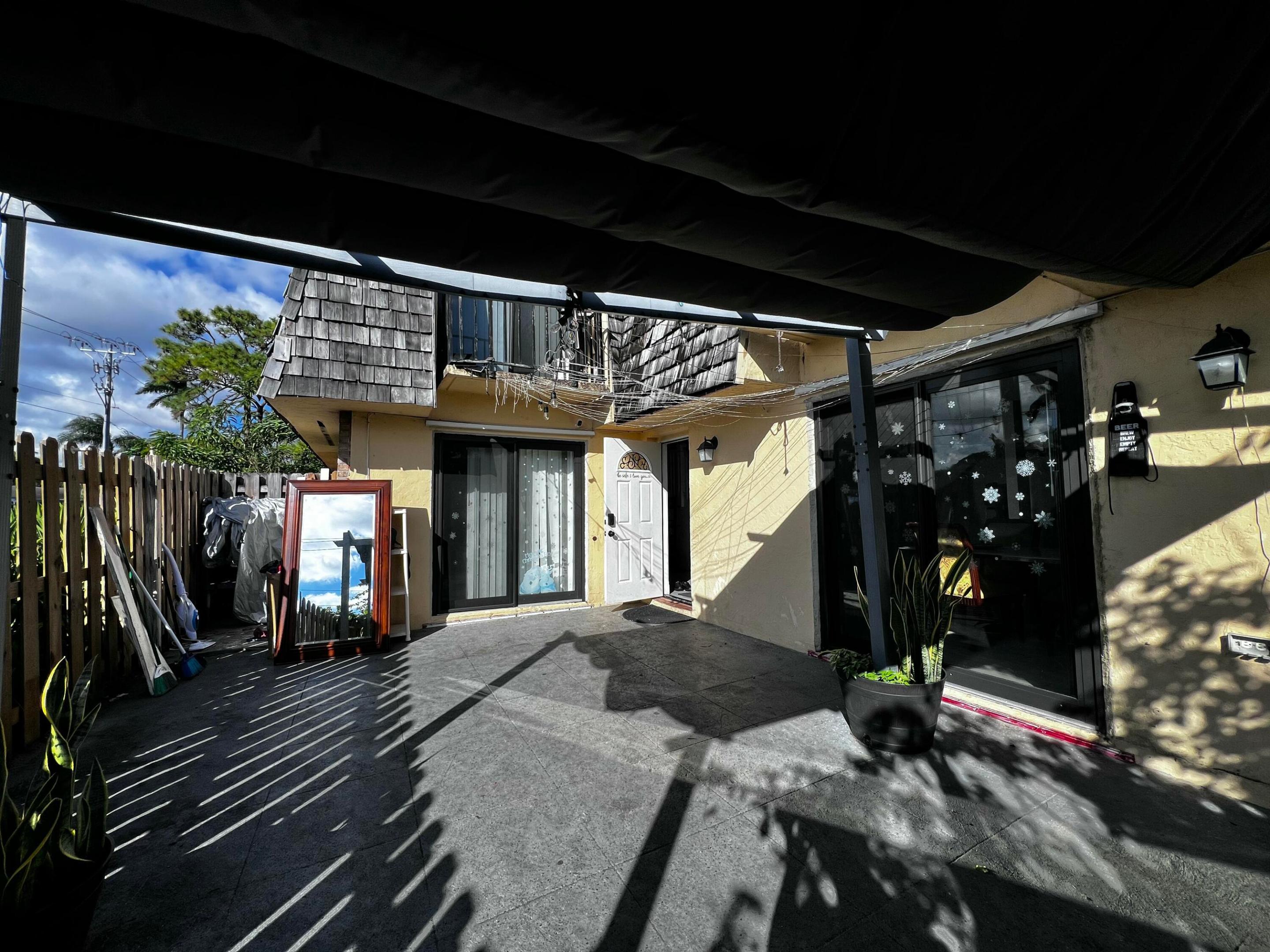 Updated  3/2.5 townhome, with private enclosed front patio, ready to move in.