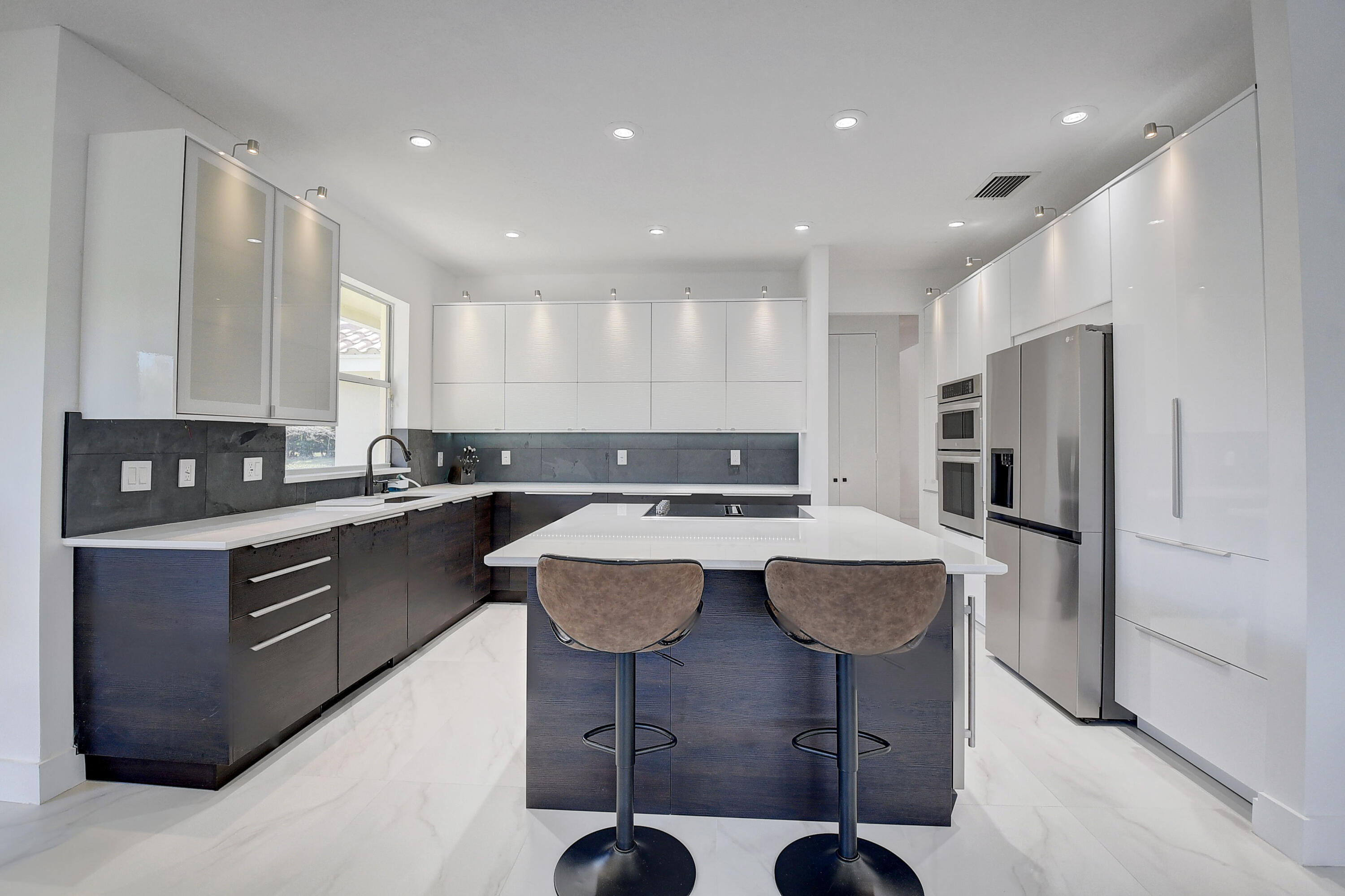 ABERDEEN 8 - Residential Lease
