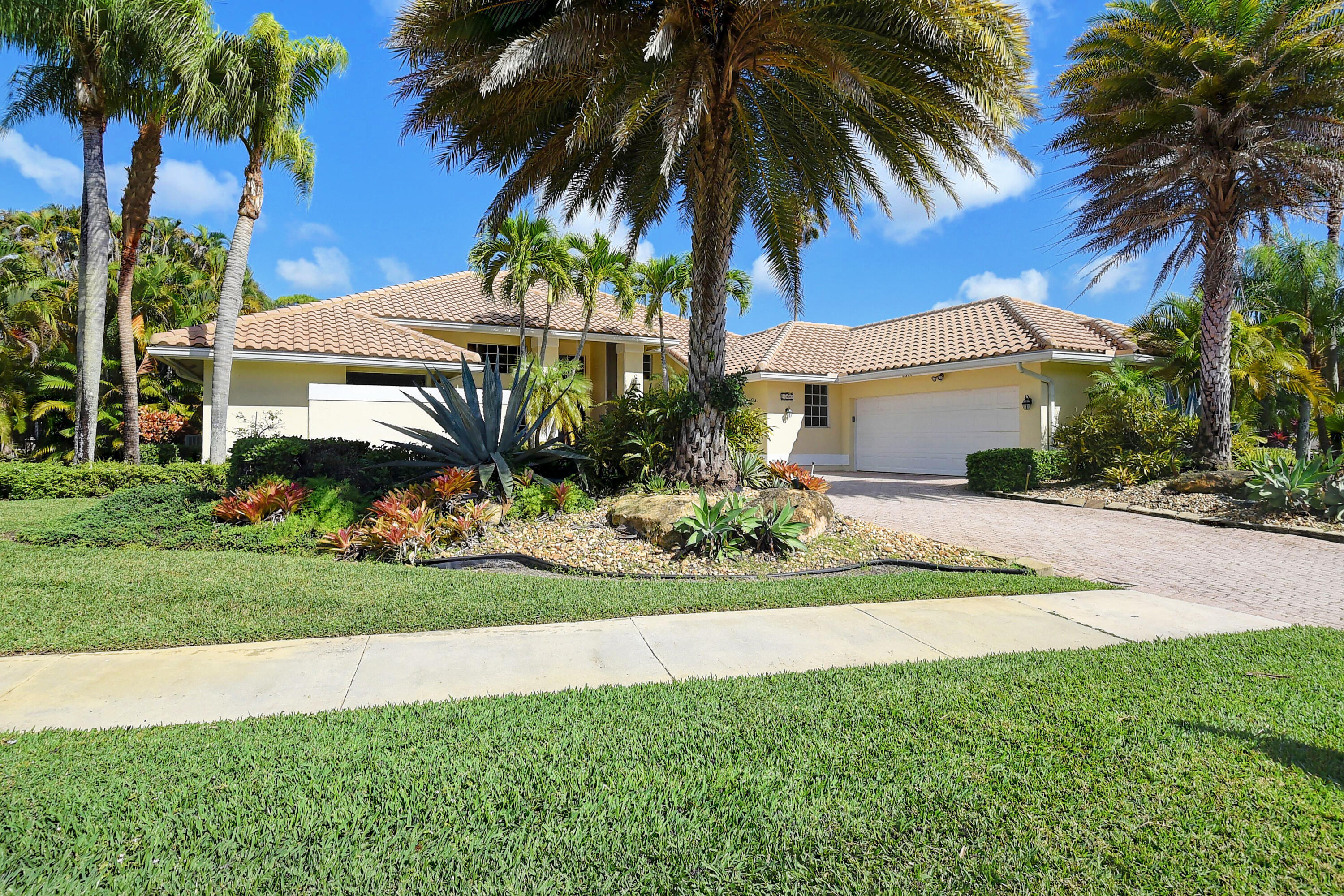 Fully Remodeled Seasonal Rental in the Estates at Aberdeen Country Club! Available starting January 3rd, 2027 for a minimum 4-month lease, this tastefully furnished single-family home is located in the exclusive Estates at Aberdeen. Featuring 3 bedrooms, 2.5 bathrooms, and expansive golf course views, this turn-key home offers a fully remodeled interior with high ceilings, a modern kitchen, and neutral finishes throughout. Relax by the private heated pool and hot tub. Great curb appeal, 24-hour manned gate security, and golf membership included make this an unbeatable seasonal opportunity!