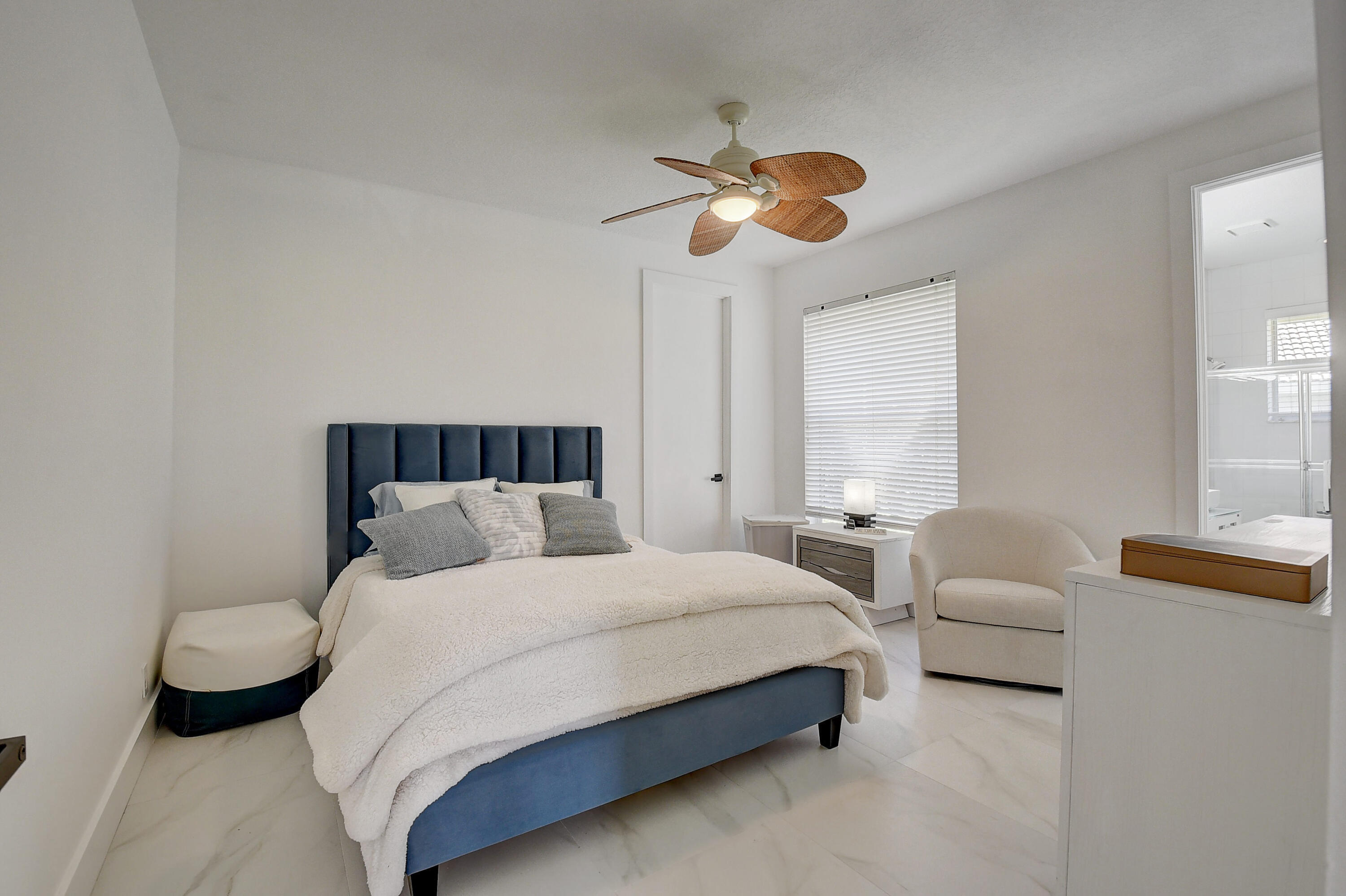 ABERDEEN 8 - Residential Lease