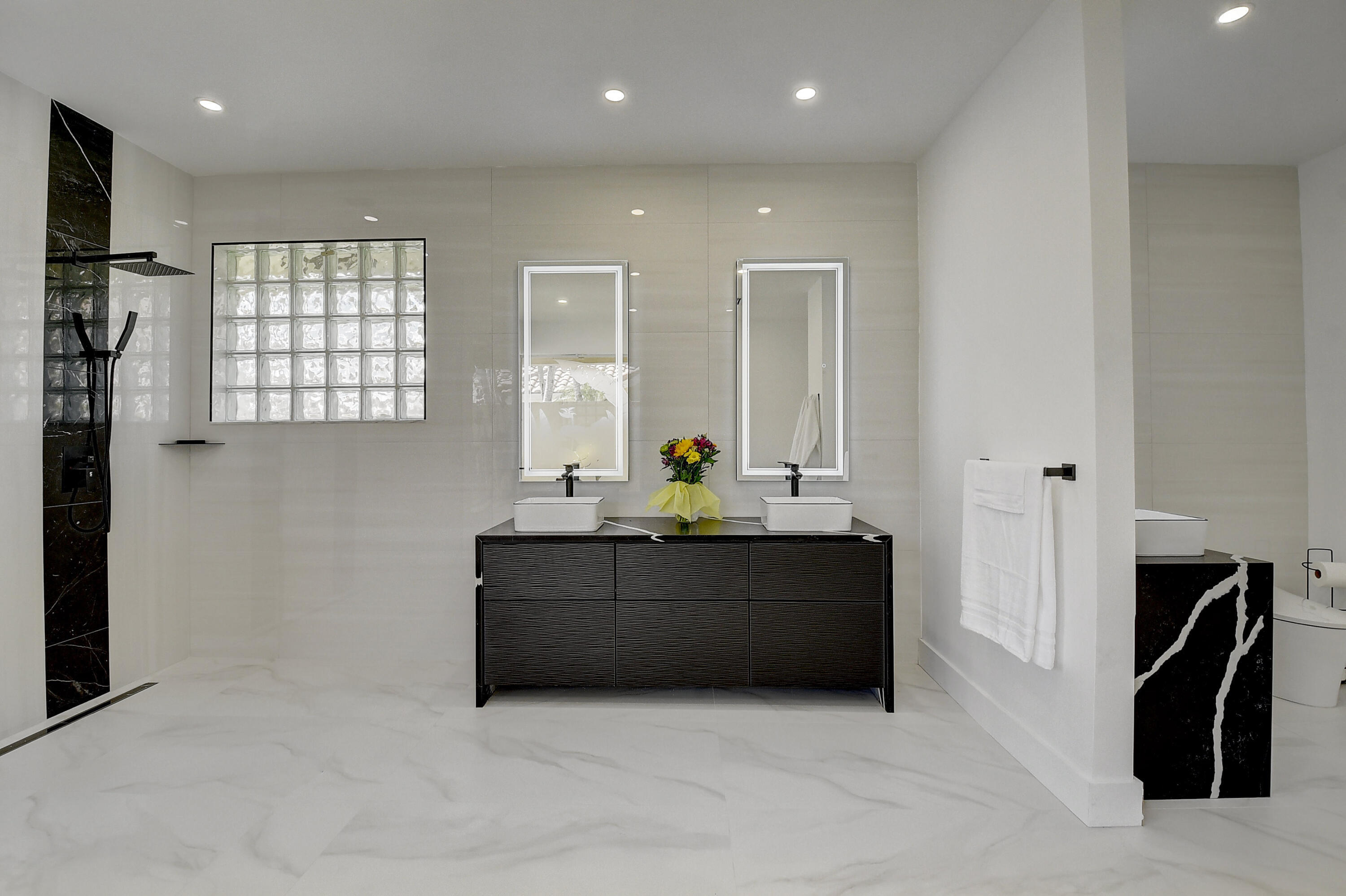 ABERDEEN 8 - Residential Lease