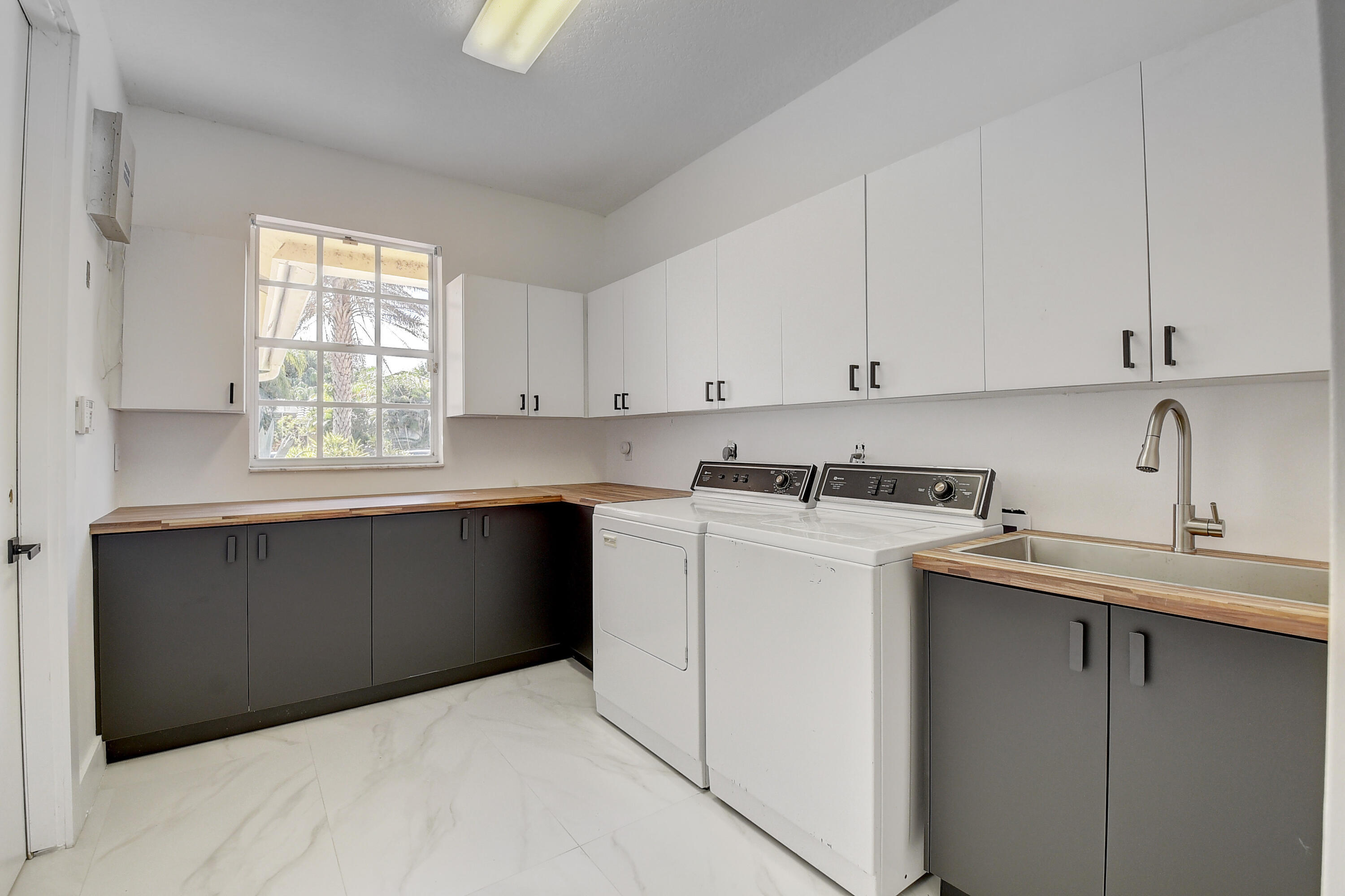 ABERDEEN 8 - Residential Lease