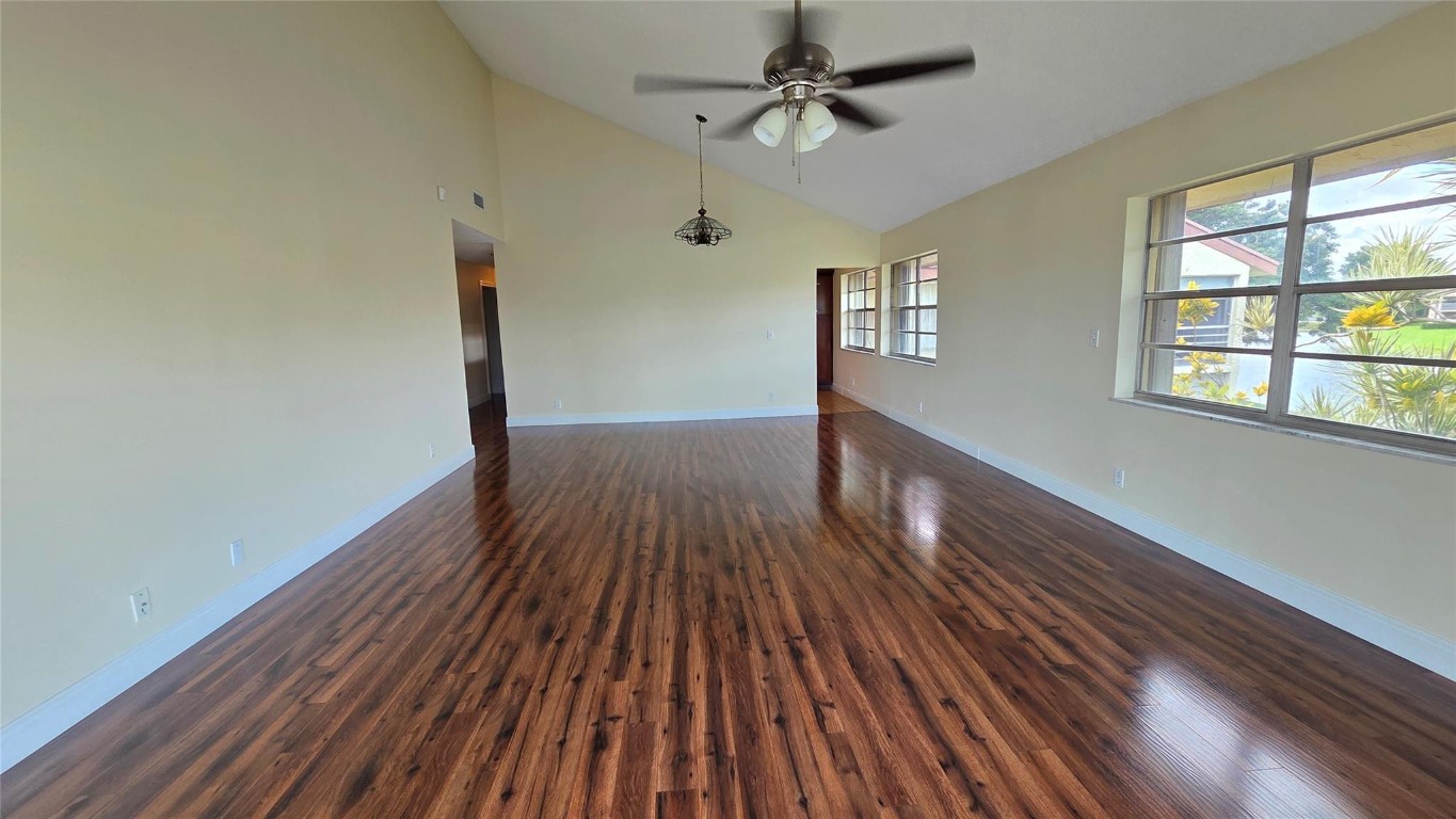 Holly Court At Woodmont - Residential