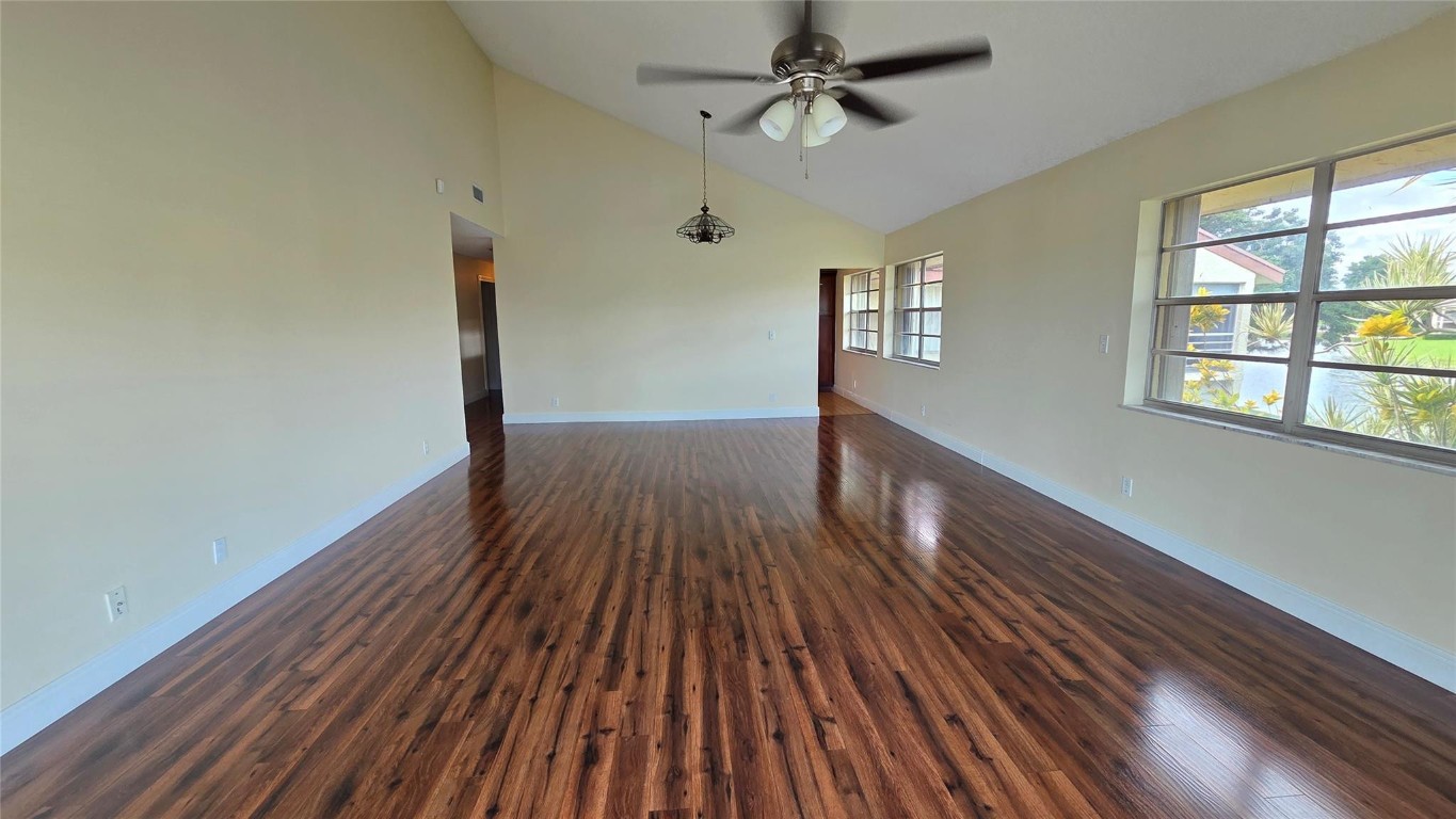 Holly Court At Woodmont - Residential
