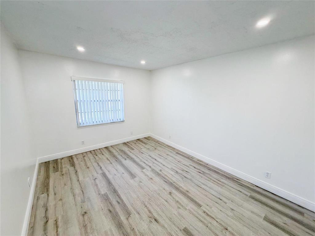 CORAL GARDENS CONDO - Residential