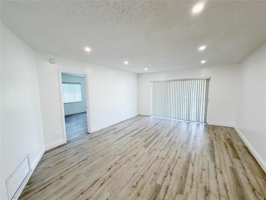 CORAL GARDENS CONDO - Residential