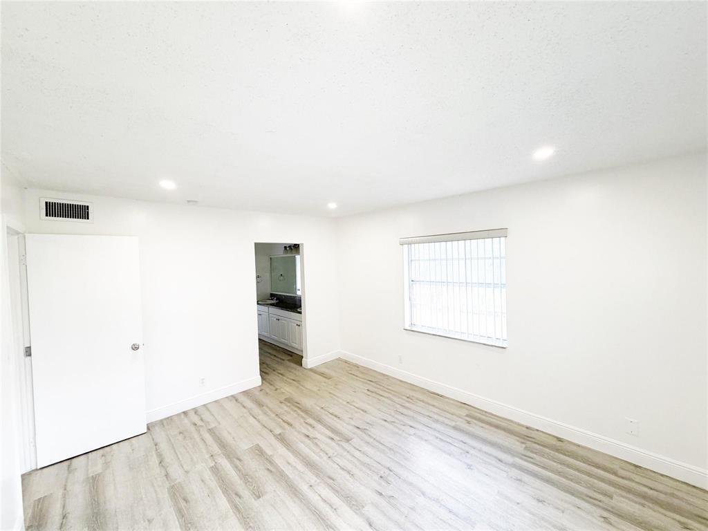CORAL GARDENS CONDO - Residential