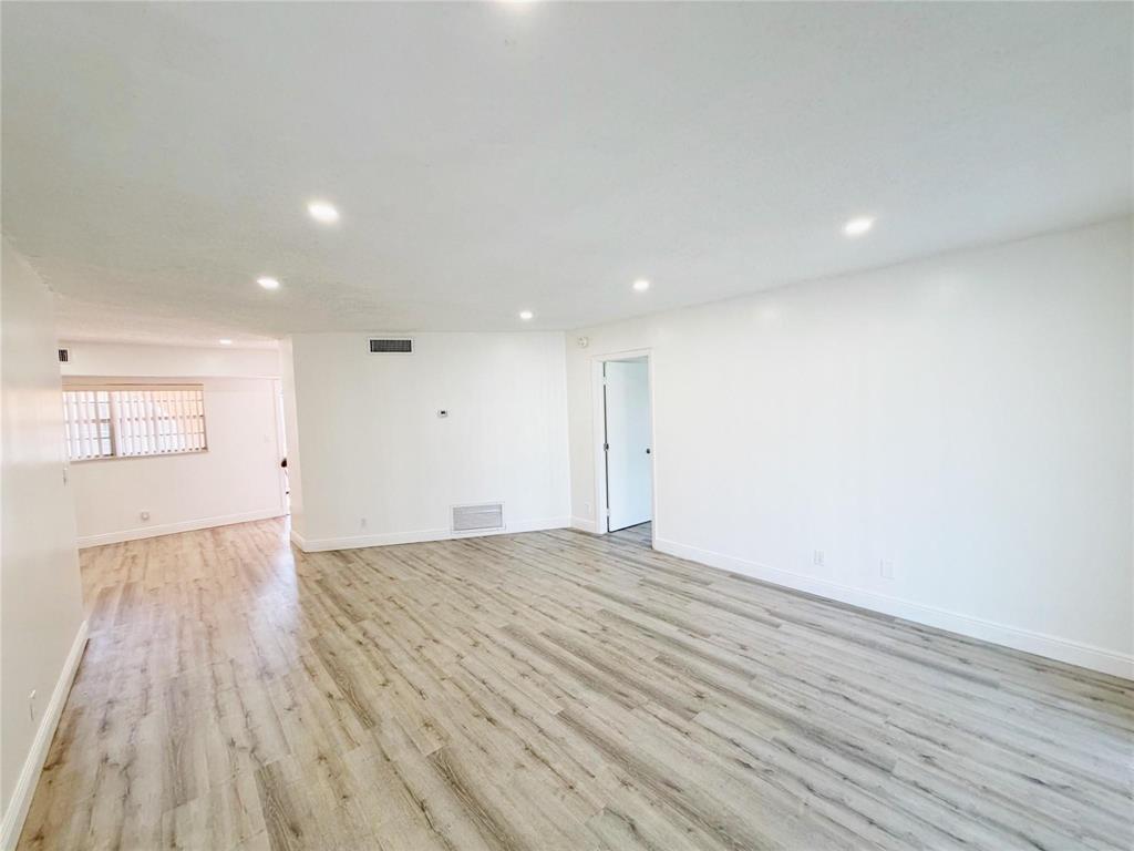 CORAL GARDENS CONDO - Residential