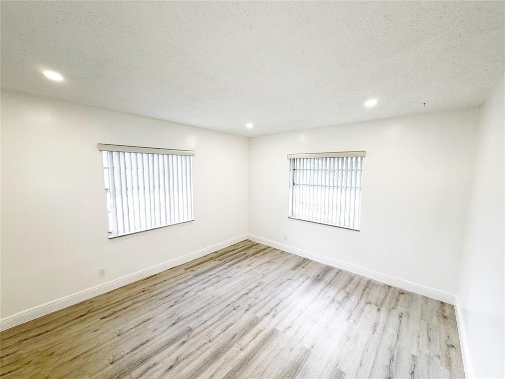 CORAL GARDENS CONDO - Residential