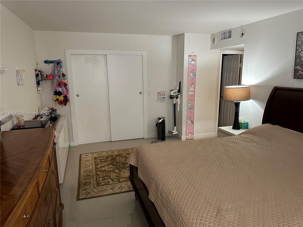 200 LESLIE CONDO - Residential