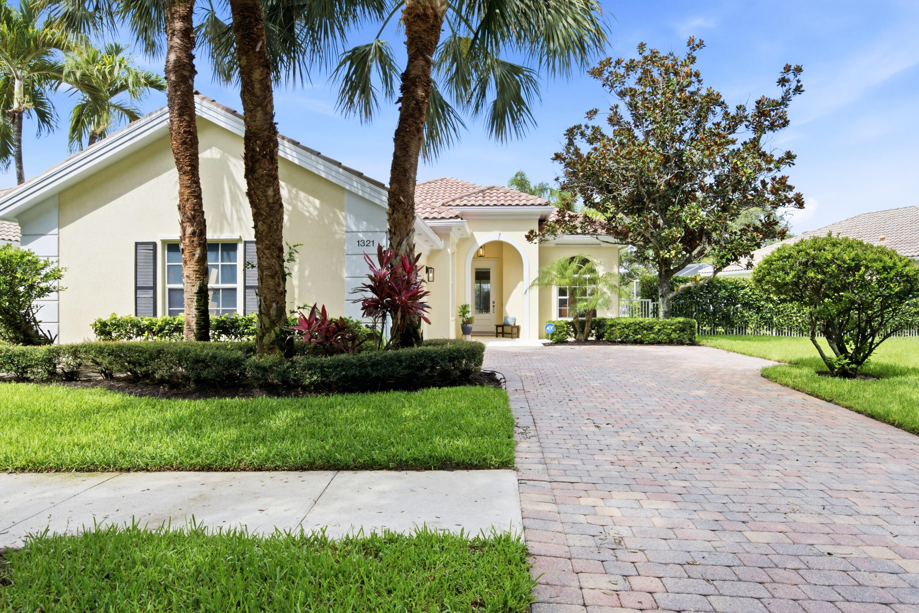 ISLES AT PALM BEACH GARDENS - Residential