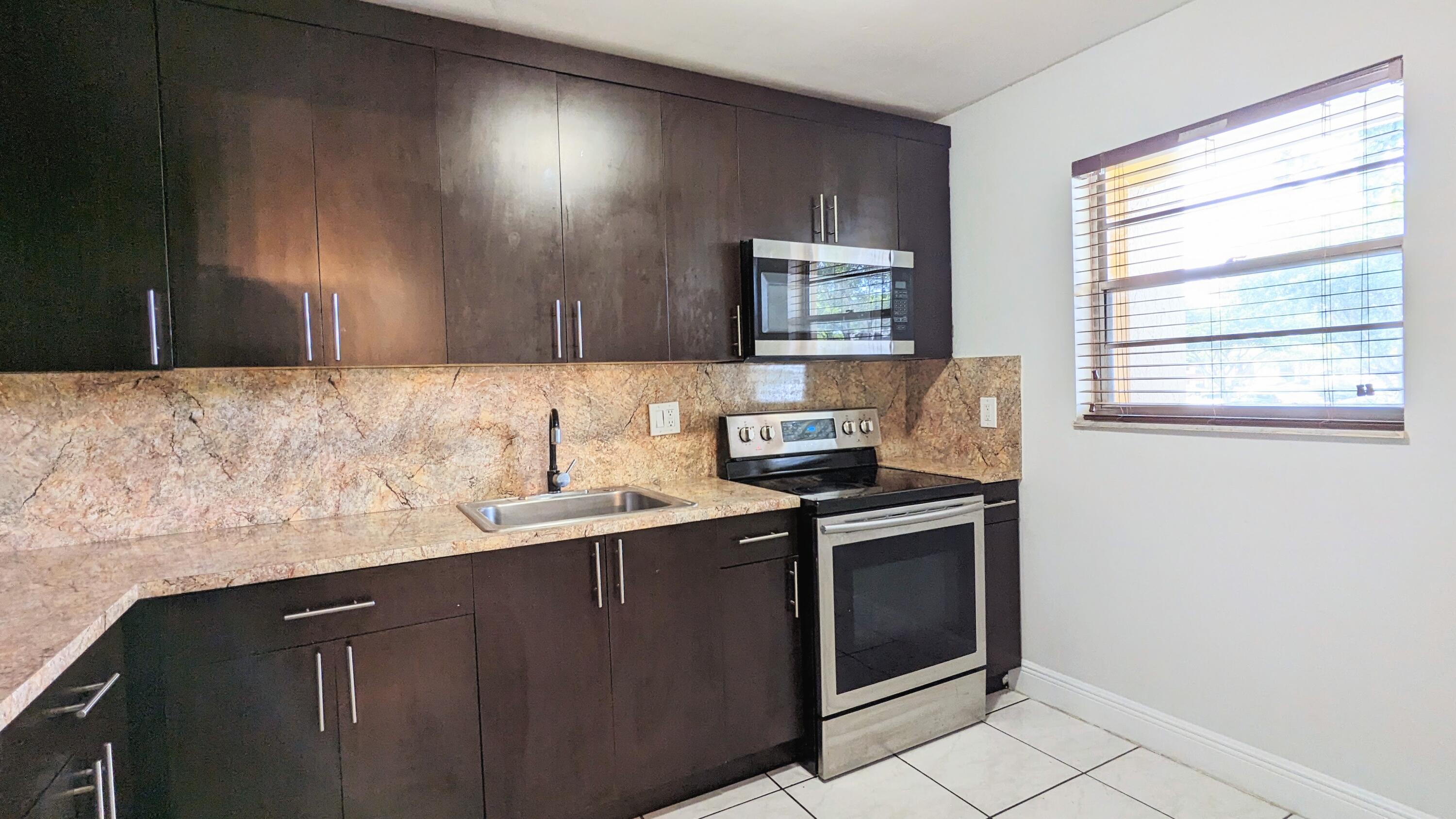 FOXCROFT APTS INC CONDO - Residential Lease