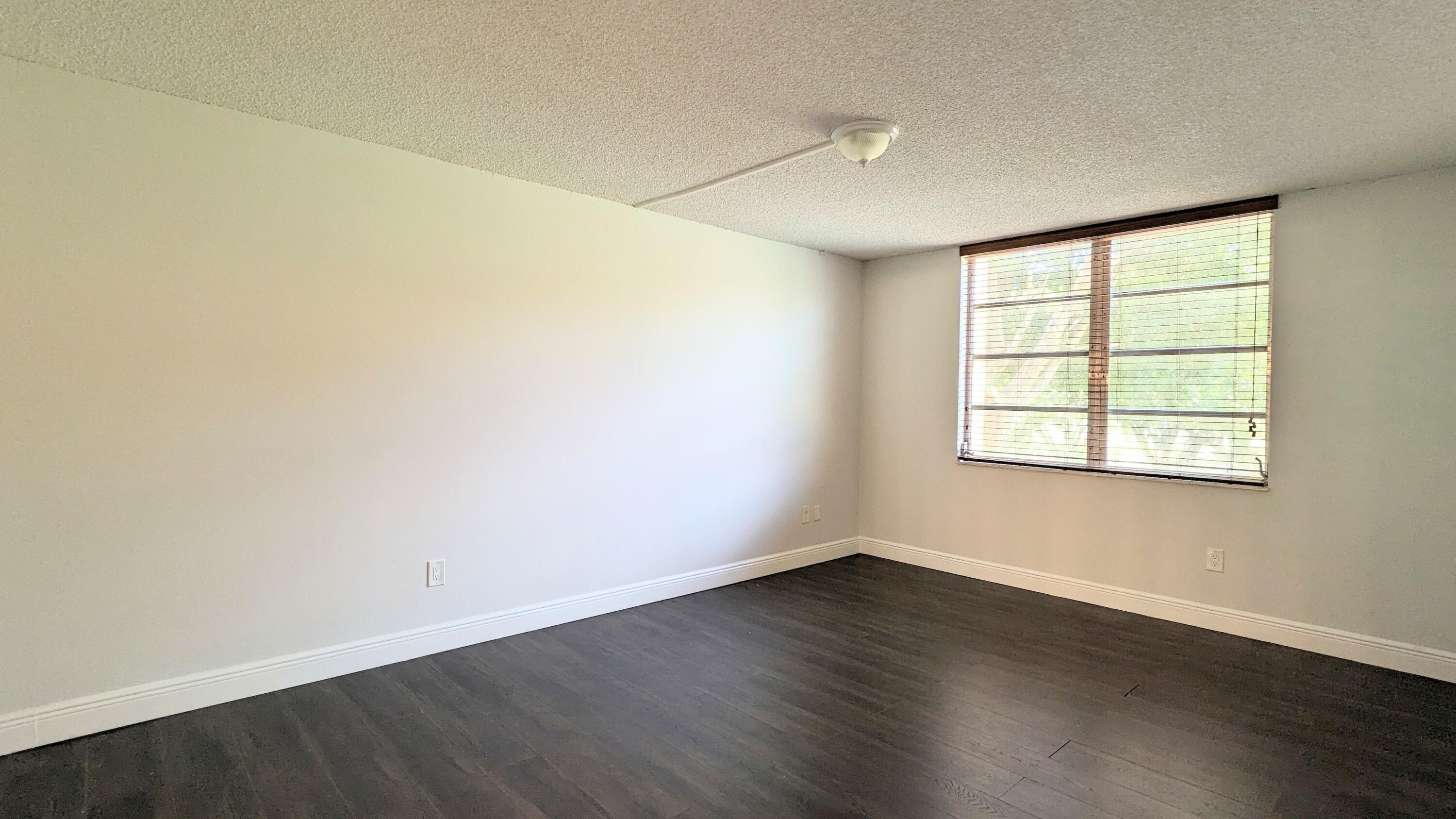 FOXCROFT APTS INC CONDO - Residential Lease
