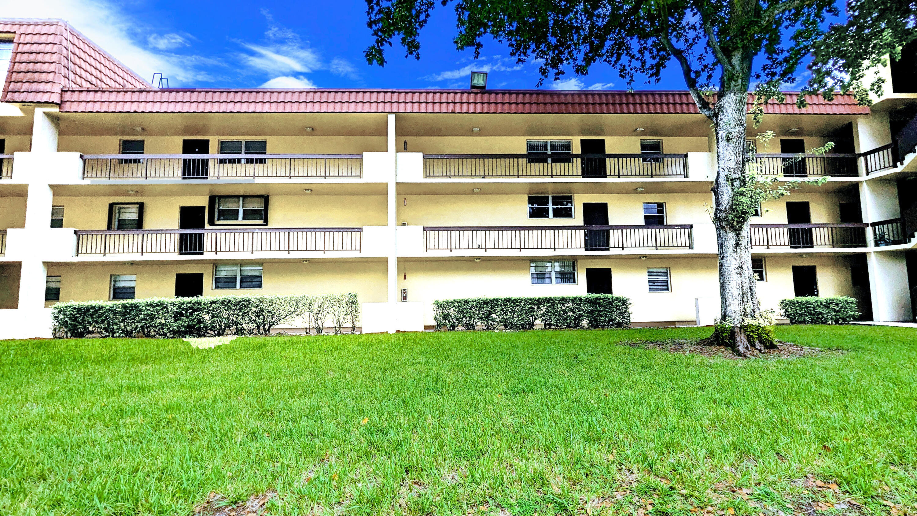 FOXCROFT APTS INC CONDO - Residential Lease