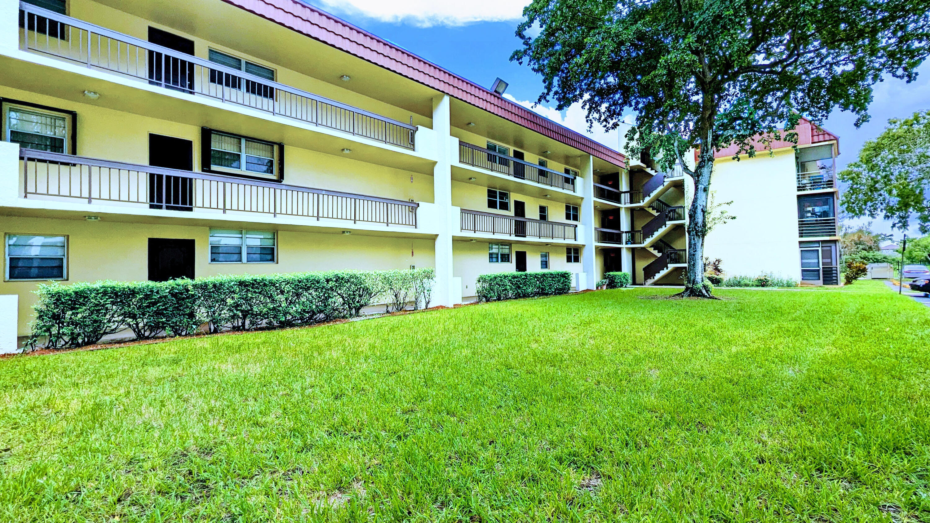 FOXCROFT APTS INC CONDO - Residential Lease