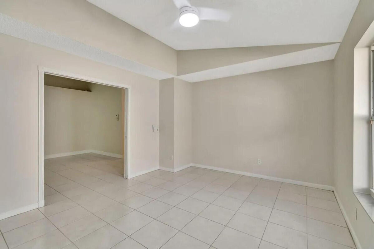 VALENCIA LAKES 3 - Residential Lease