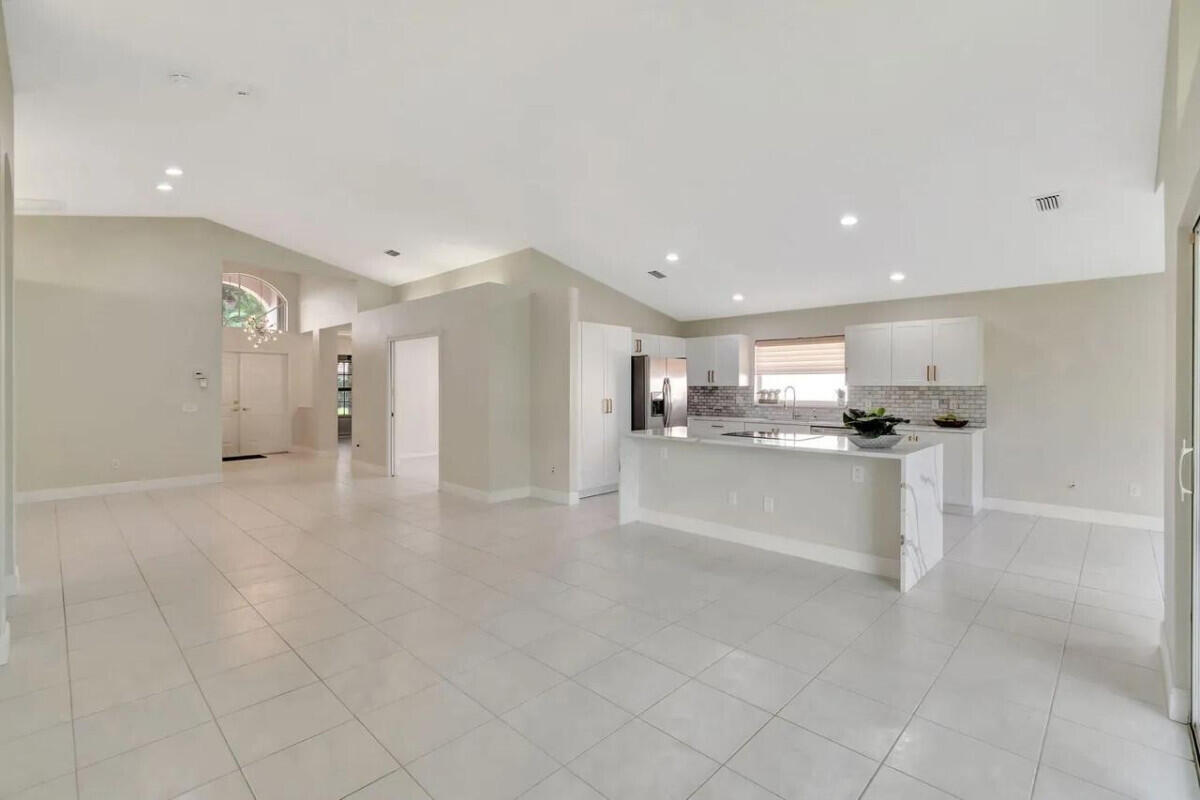 VALENCIA LAKES 3 - Residential Lease