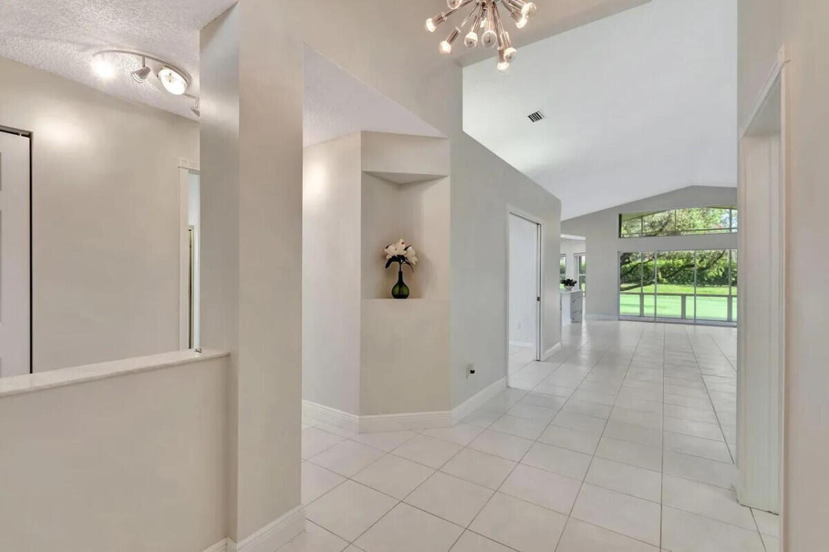 VALENCIA LAKES 3 - Residential Lease