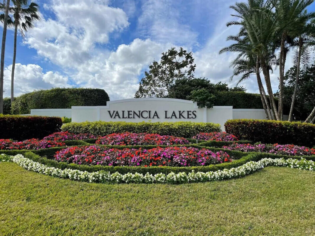 VALENCIA LAKES 3 - Residential Lease