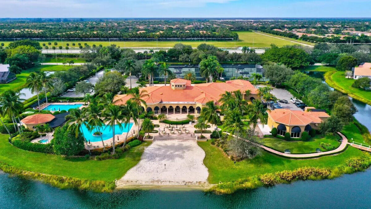 VALENCIA LAKES 3 - Residential Lease