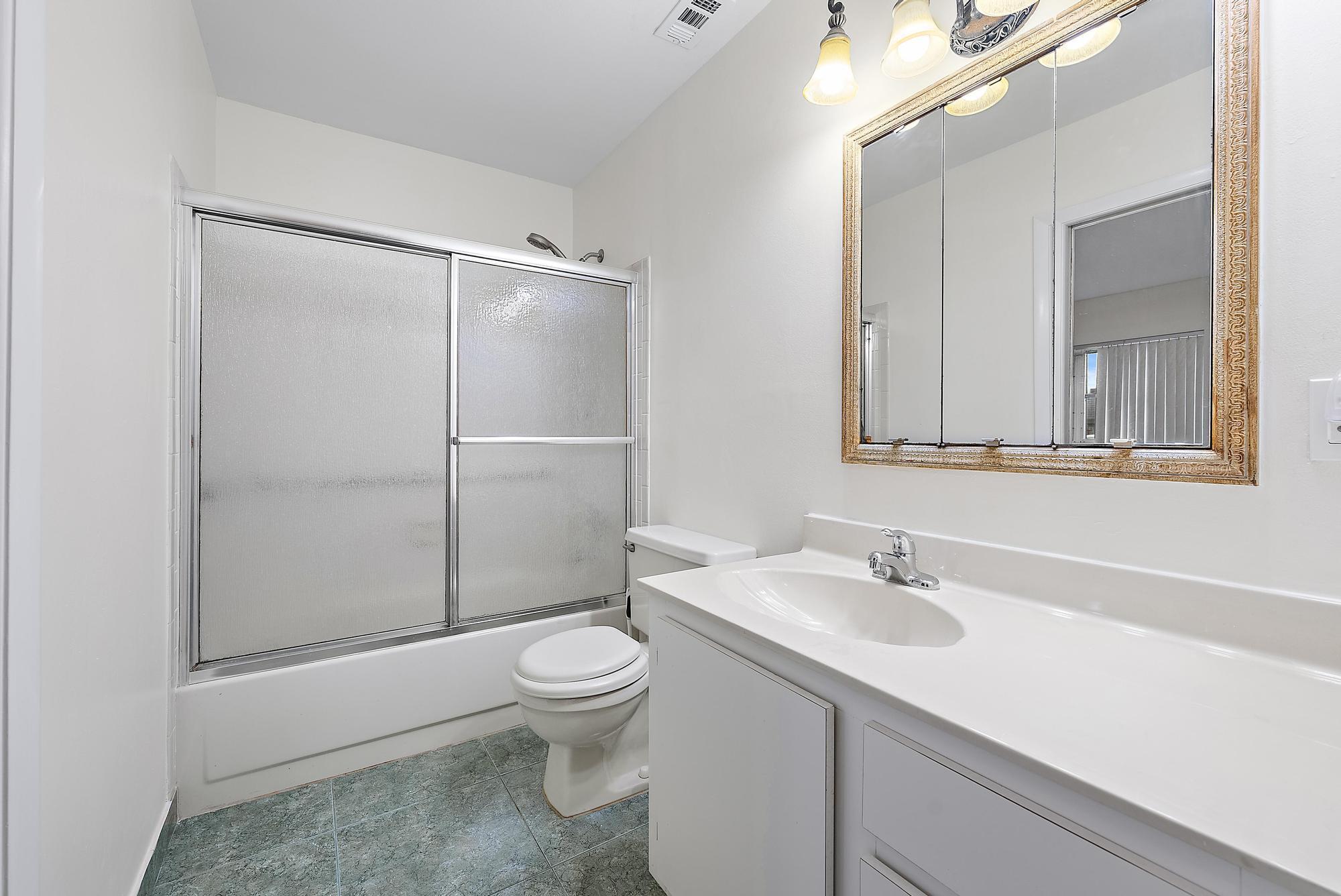 CRESTHAVEN TOWNHOMES SEC 5 CONDO - Residential