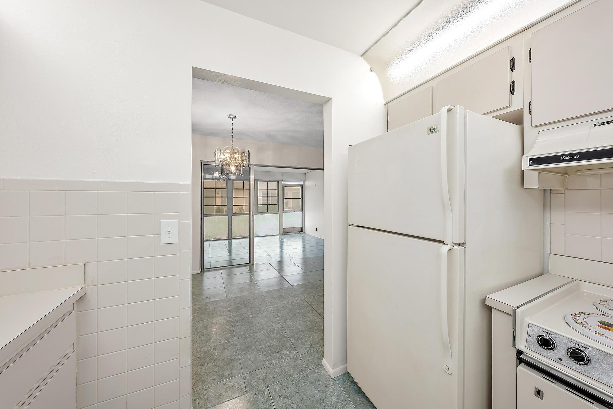 CRESTHAVEN TOWNHOMES SEC 5 CONDO - Residential