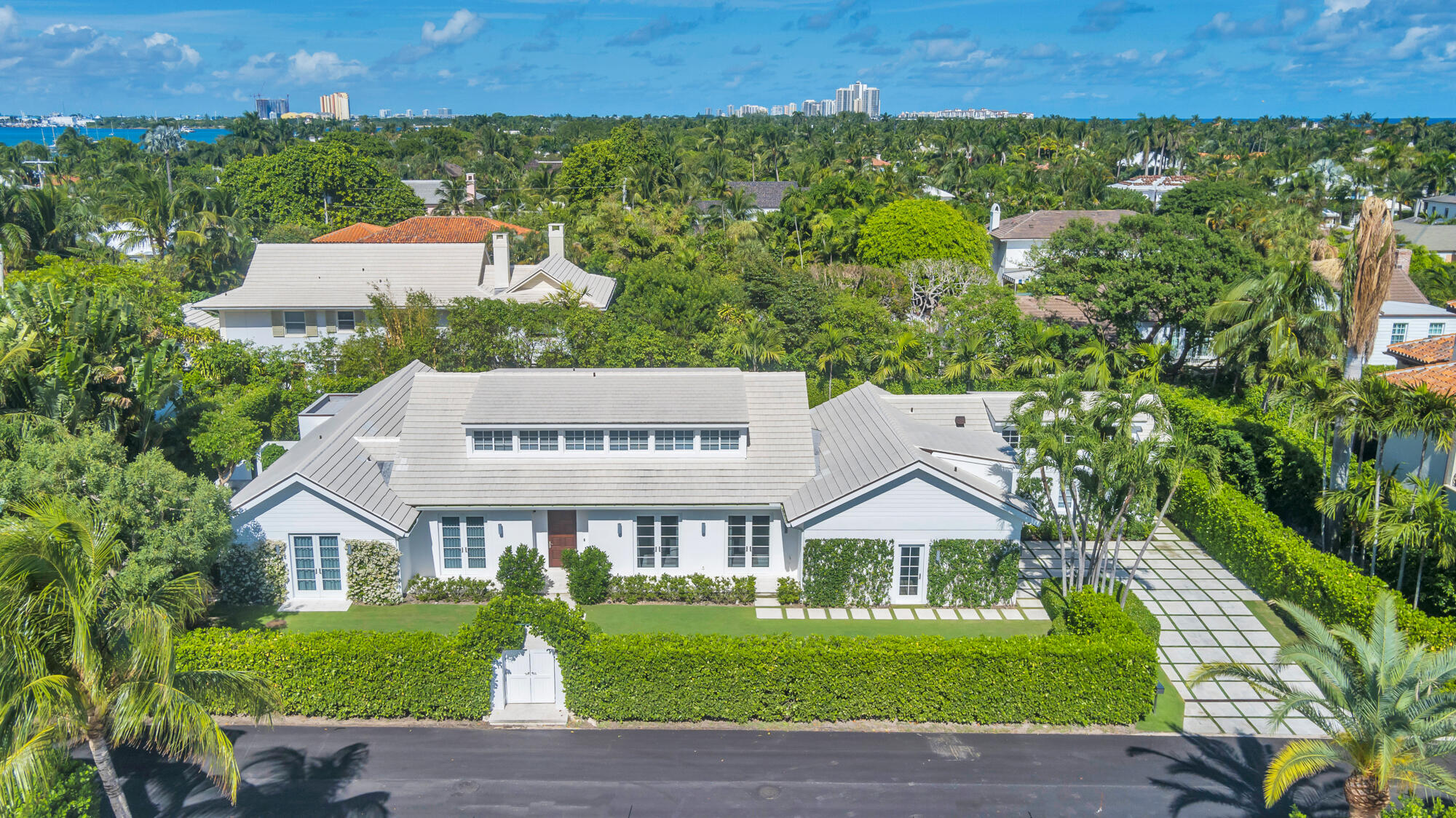 EL ENCANTO - Residential