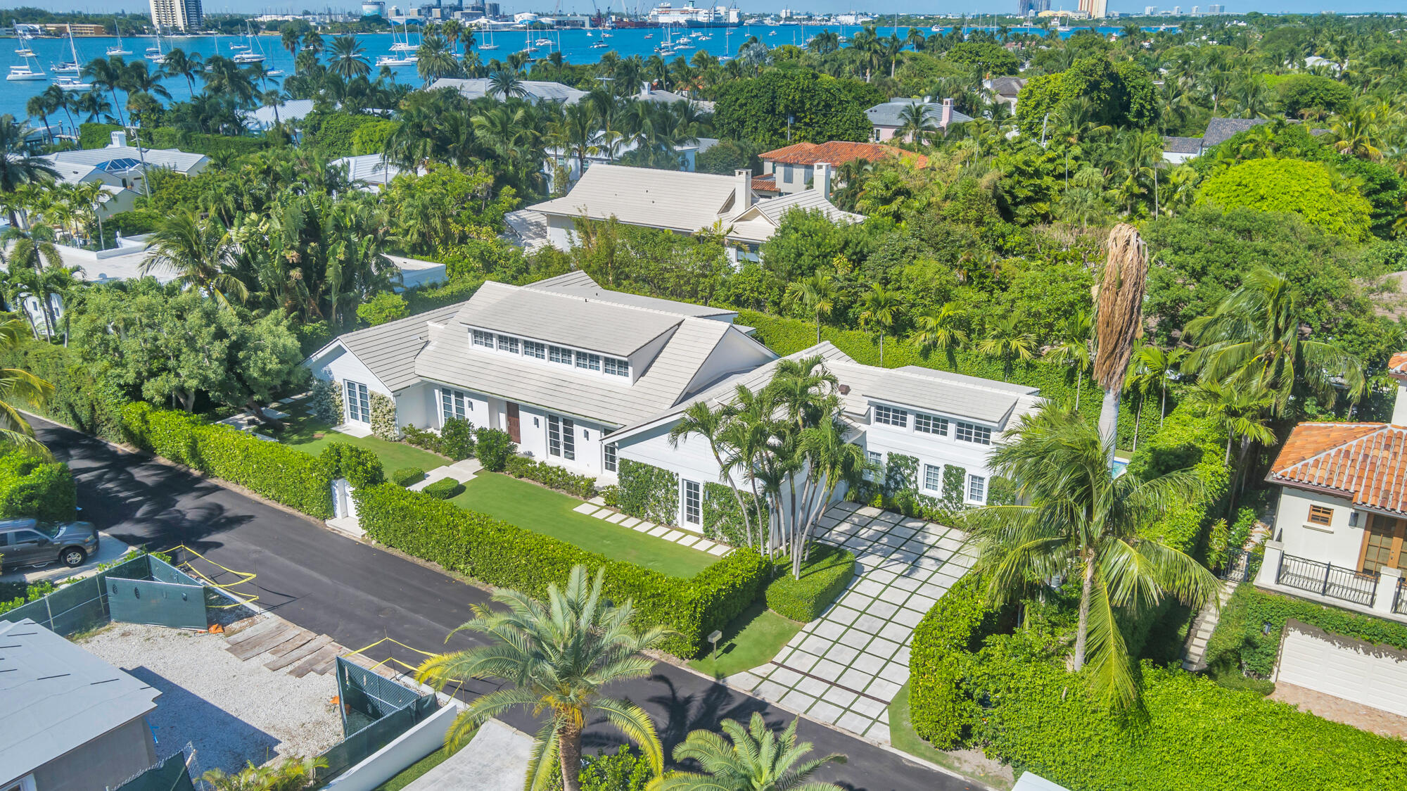 EL ENCANTO - Residential