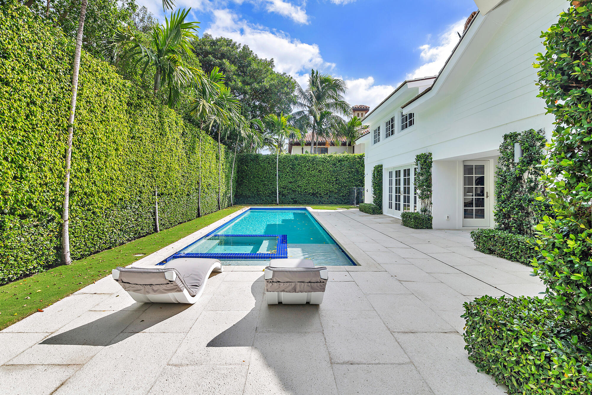 EL ENCANTO - Residential