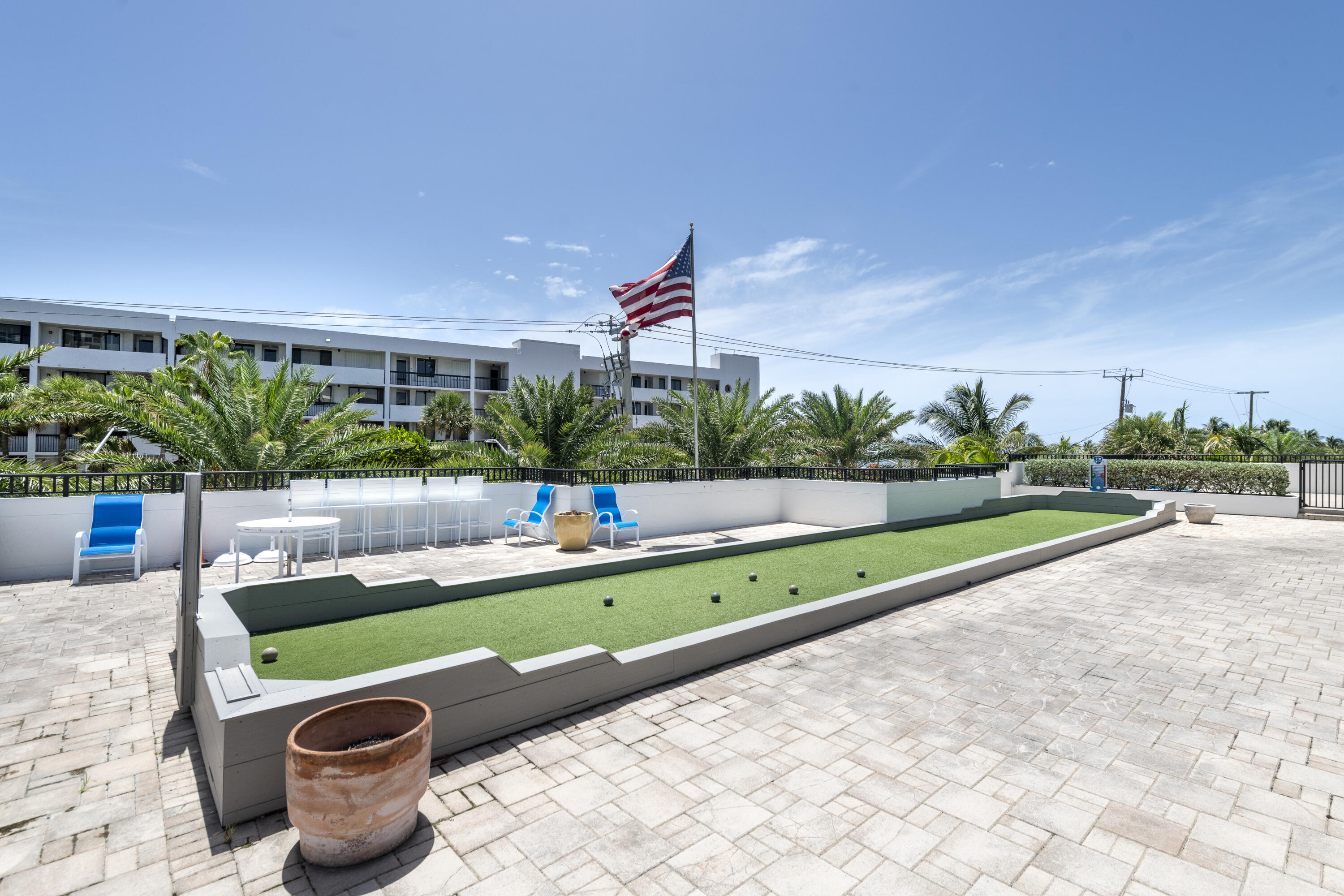 SILVER THATCH ATLANTIC PLAZA - Residential