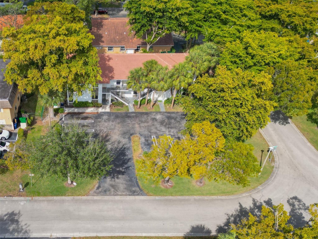 CORAL SPRINGS LAKES - Residential Income