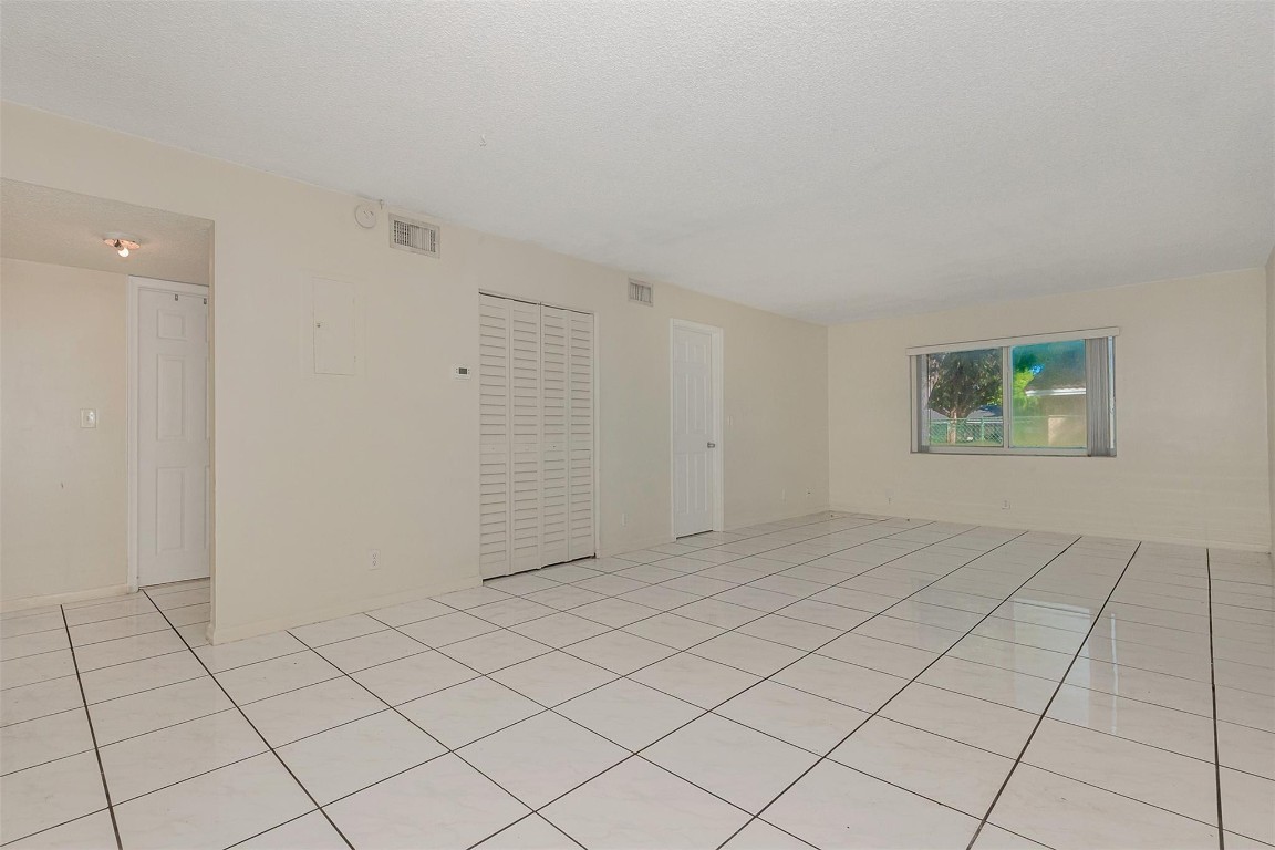 CORAL SPRINGS LAKES - Residential Income